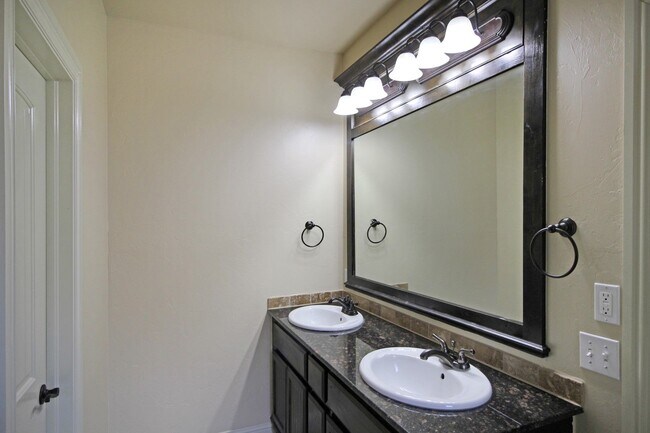 Building Photo - 15309 Cardinal Nest Dr