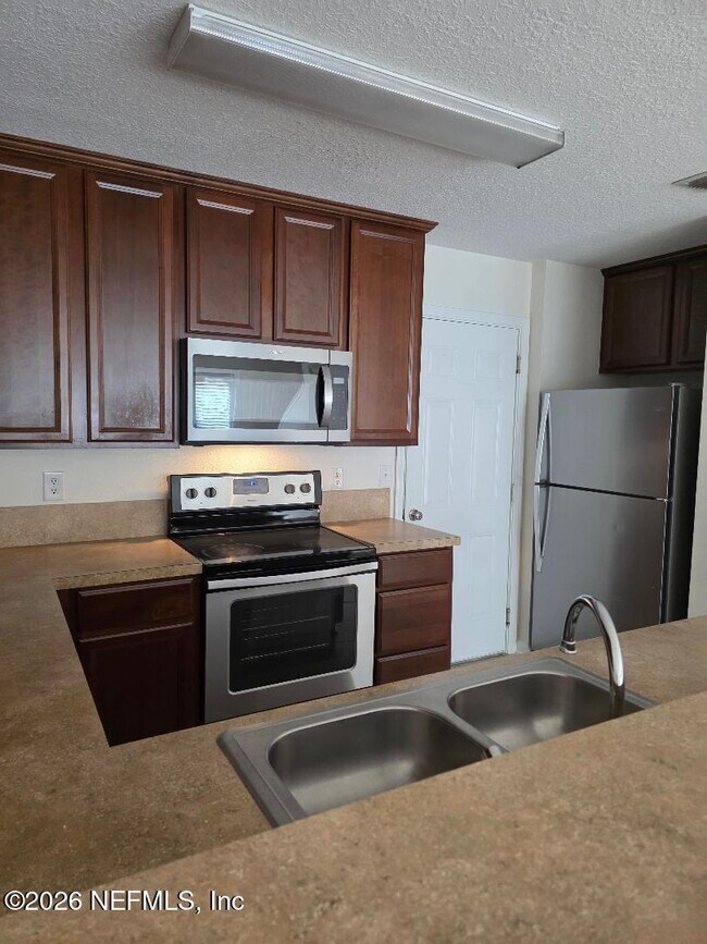 Building Photo - 1500 Calming Water Dr