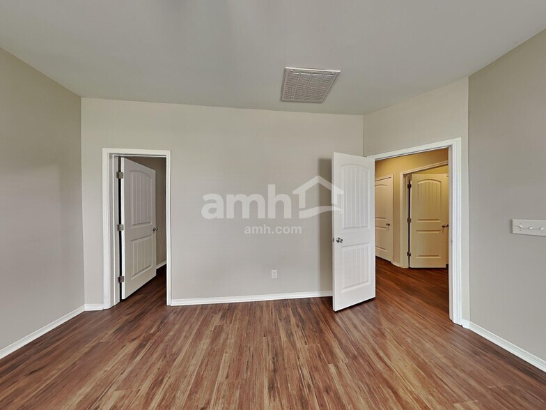 Building Photo - 15 Bevington Ct