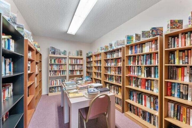 Building Photo - 370 NW 76th Ave