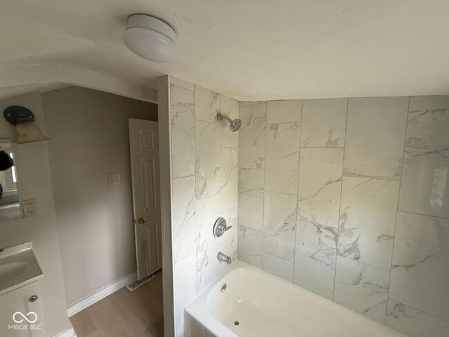 Building Photo - 250 Koehne St