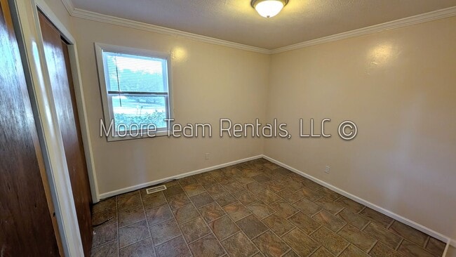 Building Photo - 3/2 Brick House, Deck, Storage & Fenced Yard