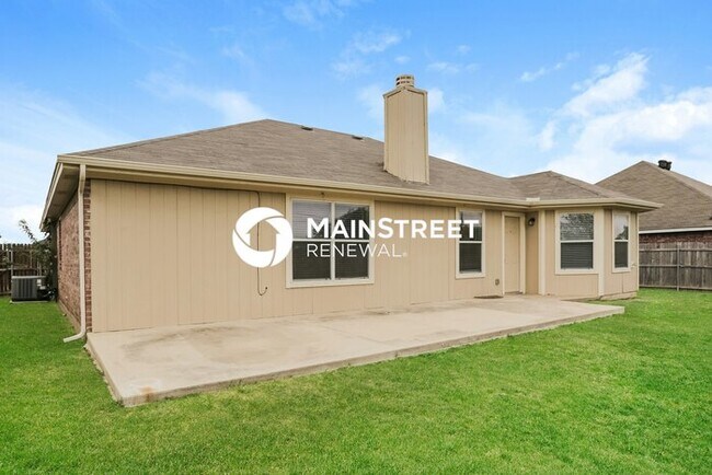 Building Photo - 3 Bedroom Pet-Friendly Home in Burleson, TX with Main Street Renewal