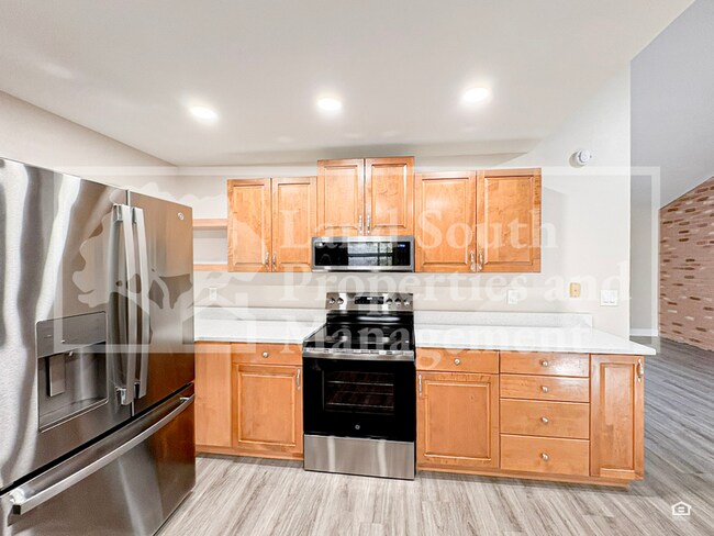 Building Photo - 1631 Monterey Ln