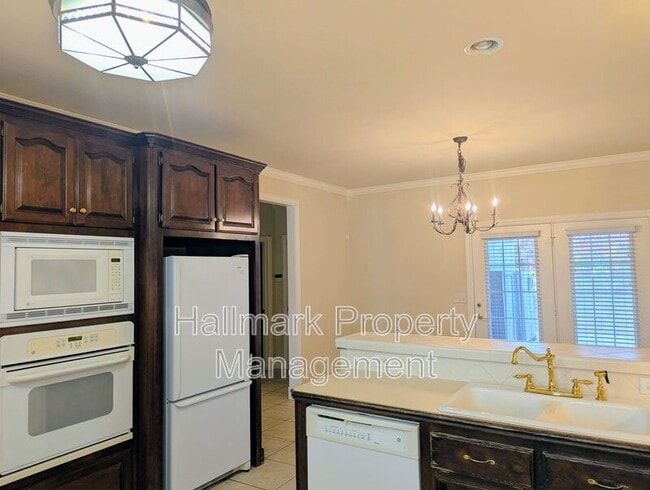 Building Photo - 214 Boulevard Du Lac