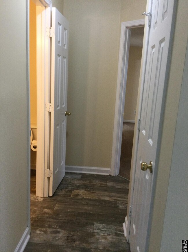 Building Photo - 15 Lamplighter Ct