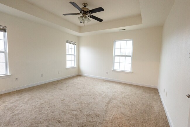 Building Photo - 956 Iron Bridge Dr