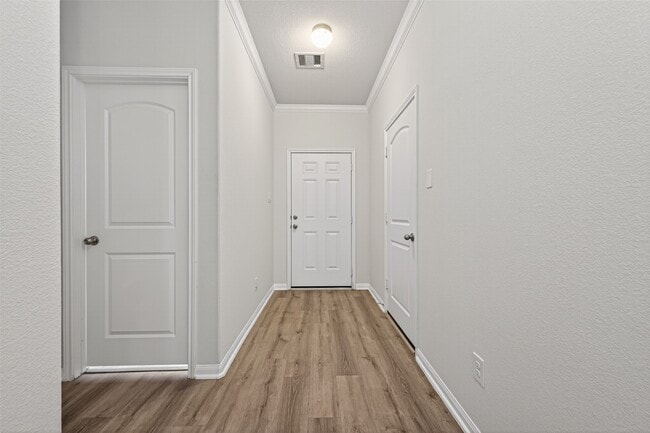 Building Photo - 15059 Meadow Glen N