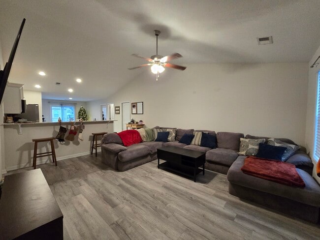 Building Photo - 437 Conifer St