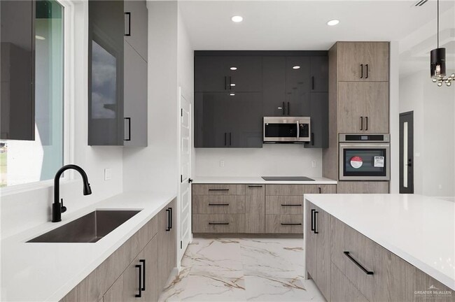 Building Photo - 17 Salamanca St