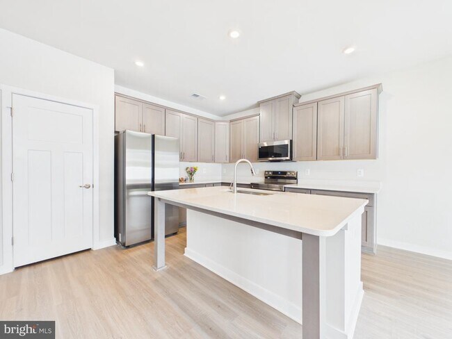 Building Photo - 362 Baker Dr