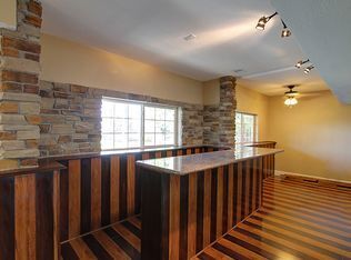 Building Photo - Great Views, Beautiful Home