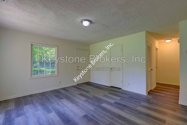 Building Photo - 5576 Kiernan Dr