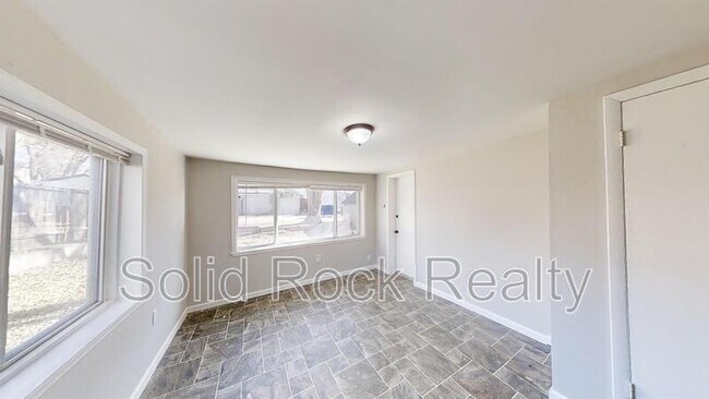 Building Photo - 219 N Institute St