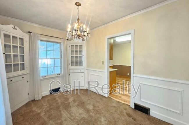 Building Photo - 1017 E Sharp Ave