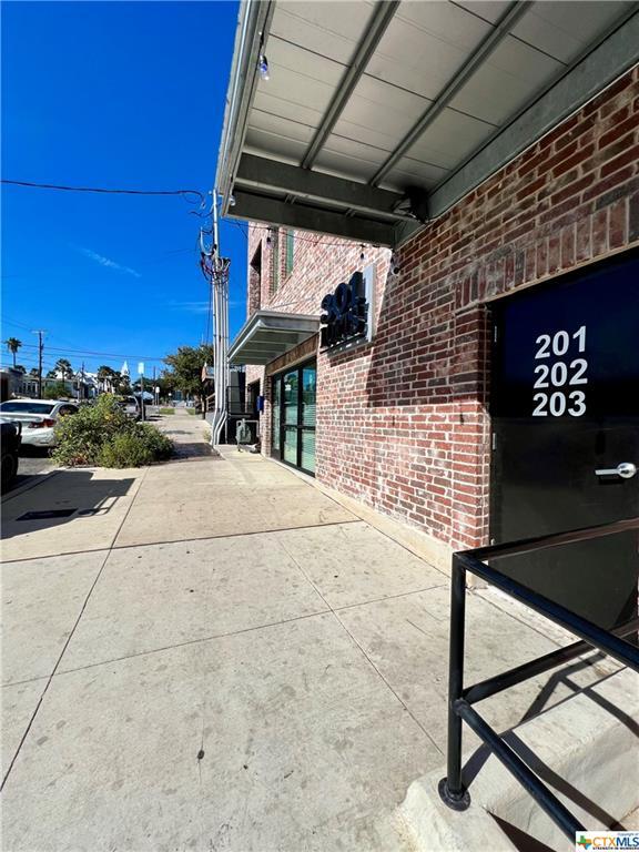 Building Photo - 301 N LBJ Dr