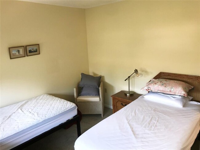 Building Photo - 6028 Oak Creek Ln