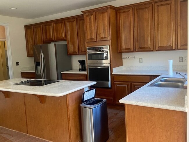 Building Photo - So much space!!!!!! So much storage!!!!!!!!