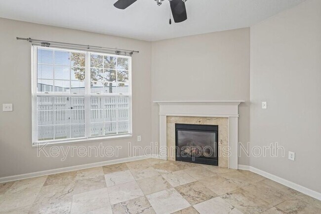 Building Photo - 16355 Meadowlands Ln
