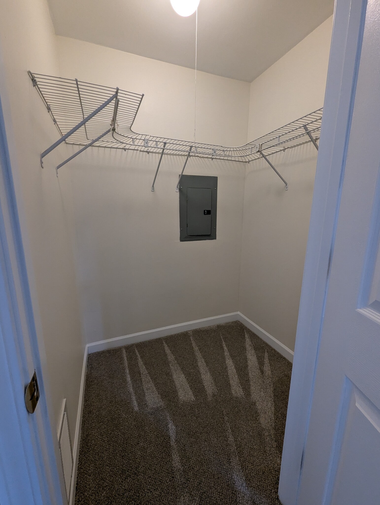 Building Photo - 16W465 Mockingbird Ln