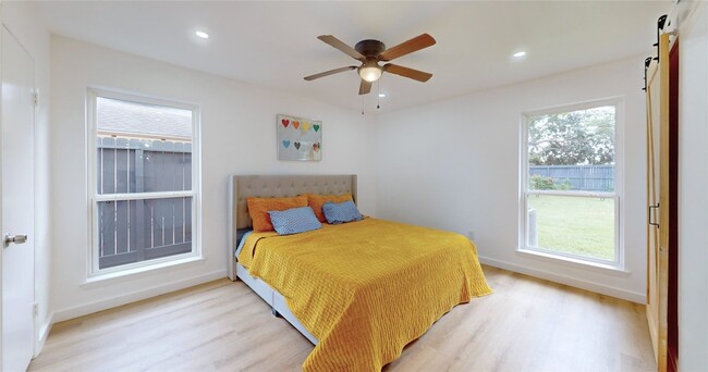 Building Photo - 8515 Mullins Dr