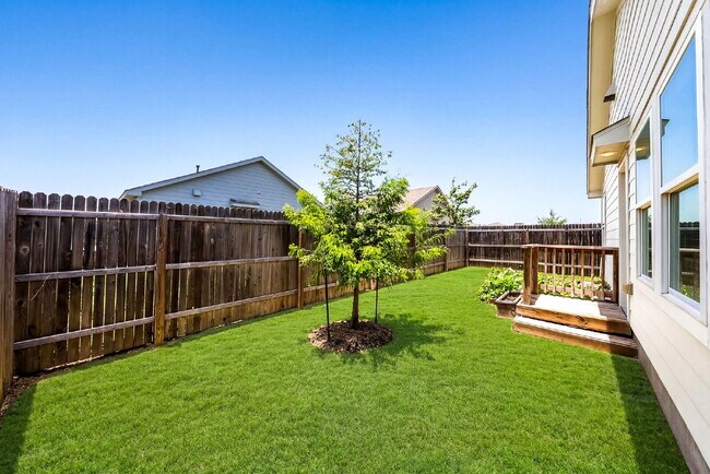 Building Photo - UP TO 1 MONTH FREE RENT!!! No Stairs, No Carpet, No Compromises.