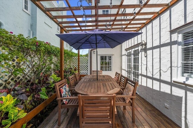 Building Photo - 221 Greymon Dr