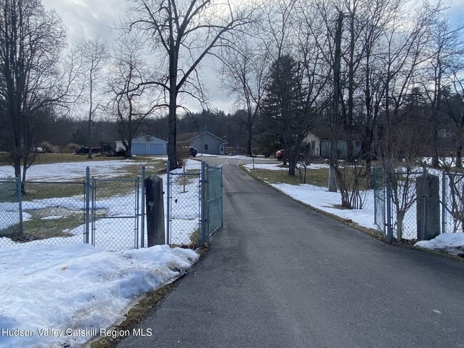 Building Photo - 542 Lakeview Terrace