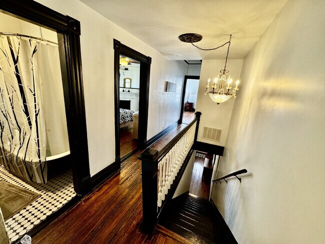 Building Photo - Fully Furnished 3 bed / 1.5 bath Historic Lynchburg Home near downtown.