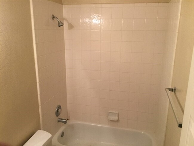 Building Photo - 23511 Hidden Maple Dr