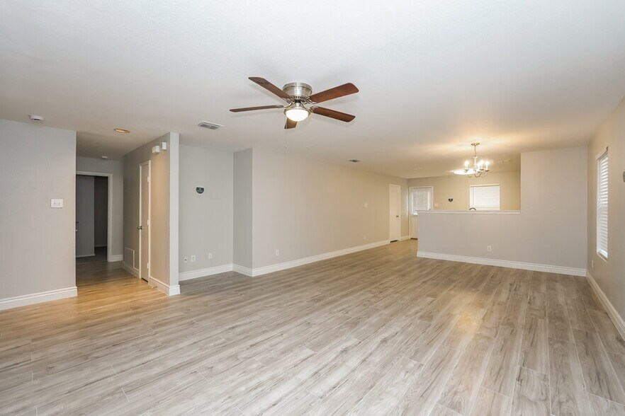Building Photo - 909 Rio Bravo Dr