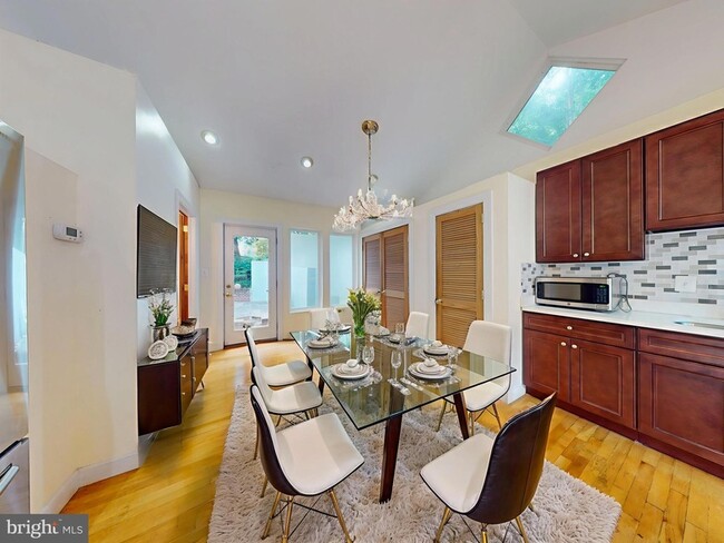 Primary Photo - 3137 S Glebe Rd