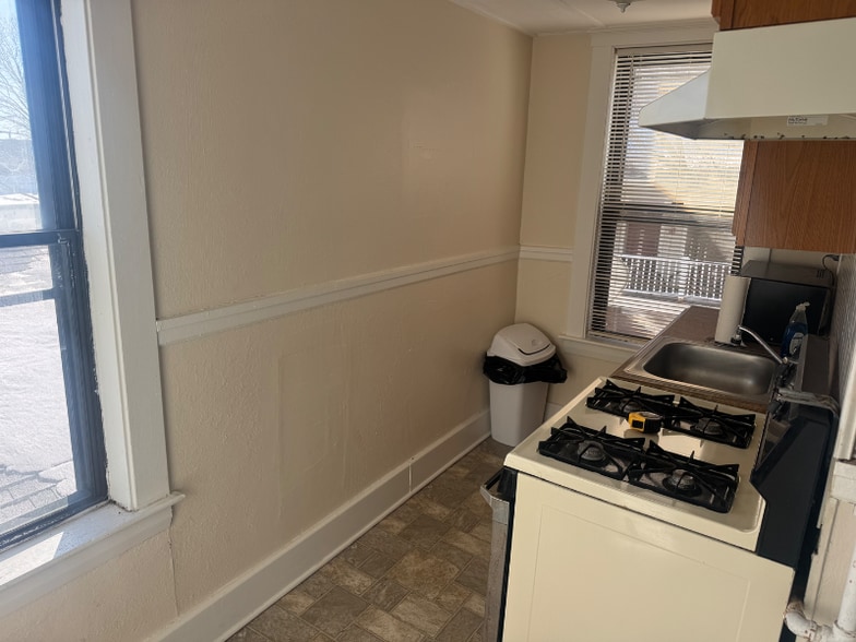 Building Photo - 215 Main St