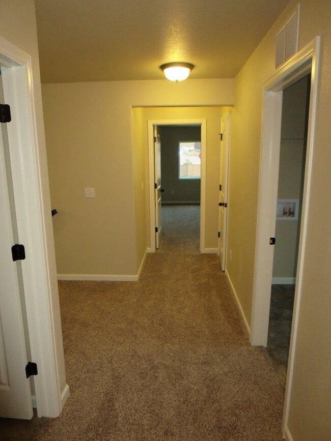 Building Photo - Available Now! 3 Bedroom 2.5 Bathroom Town...