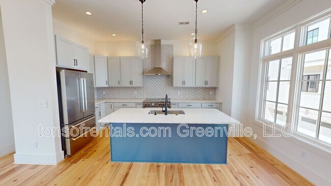 Building Photo - 33 Thruston St