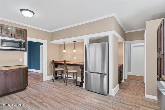 Building Photo - 300 Dogwood Ln