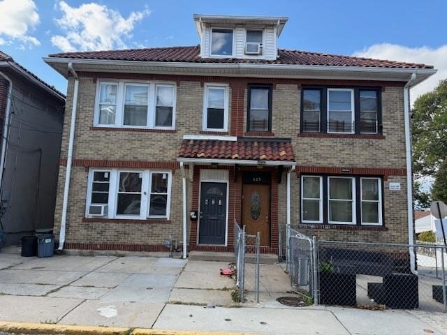 Primary Photo - 621 Columbia Ave