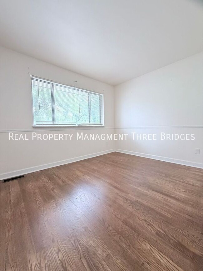 Building Photo - 90 Canisius Ln