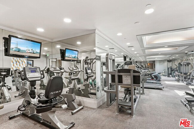 Building Photo - 10520 Wilshire Blvd