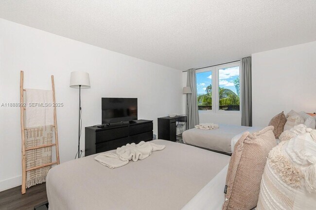 Building Photo - 2301 Collins Ave