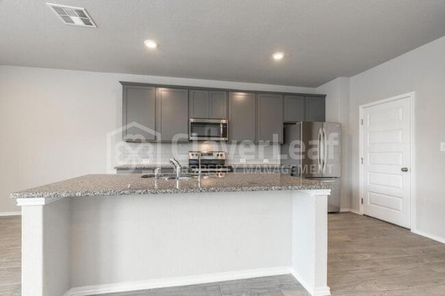 Building Photo - 2433 Ayers Dr