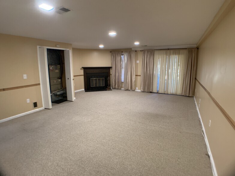 Building Photo - 14233 Oakpointe Dr