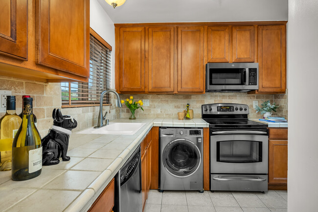 Kitchen has washer/dryer too - 1000 S Westgate Ave