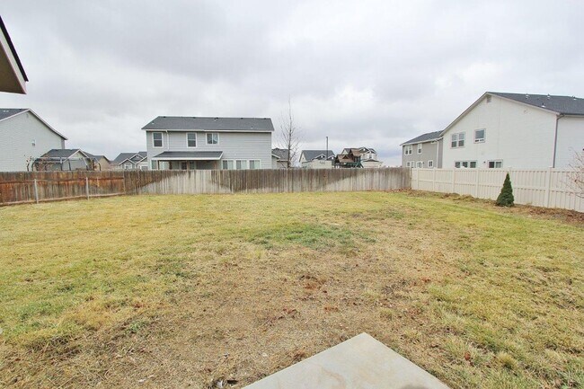 Building Photo - Spacious Single-Level Home on Cul-De-Sac