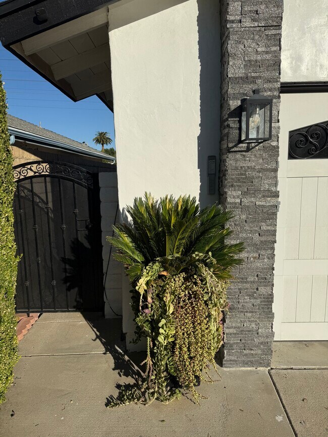 Building Photo - 9140 Crebs Ave