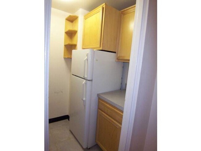 Building Photo - Unique Studio in Foggy Bottom with Solarium Near GW University and Hospital. An Exceptional Find!