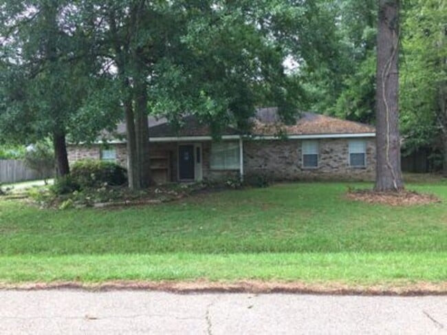 Building Photo - 14151 Yates Ave