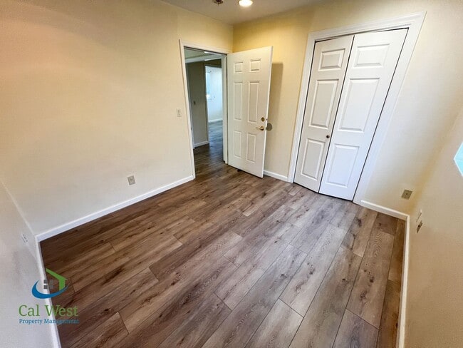 Building Photo - $5800 - Spacious 5 Beds 4 baths with large...