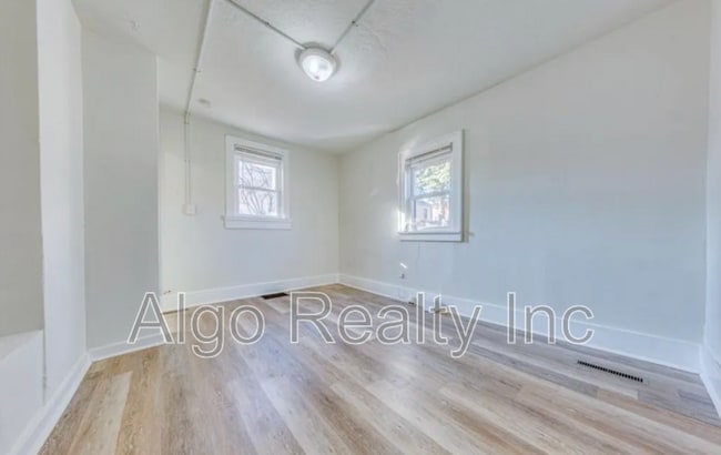 Building Photo - 838 41st Ave NE