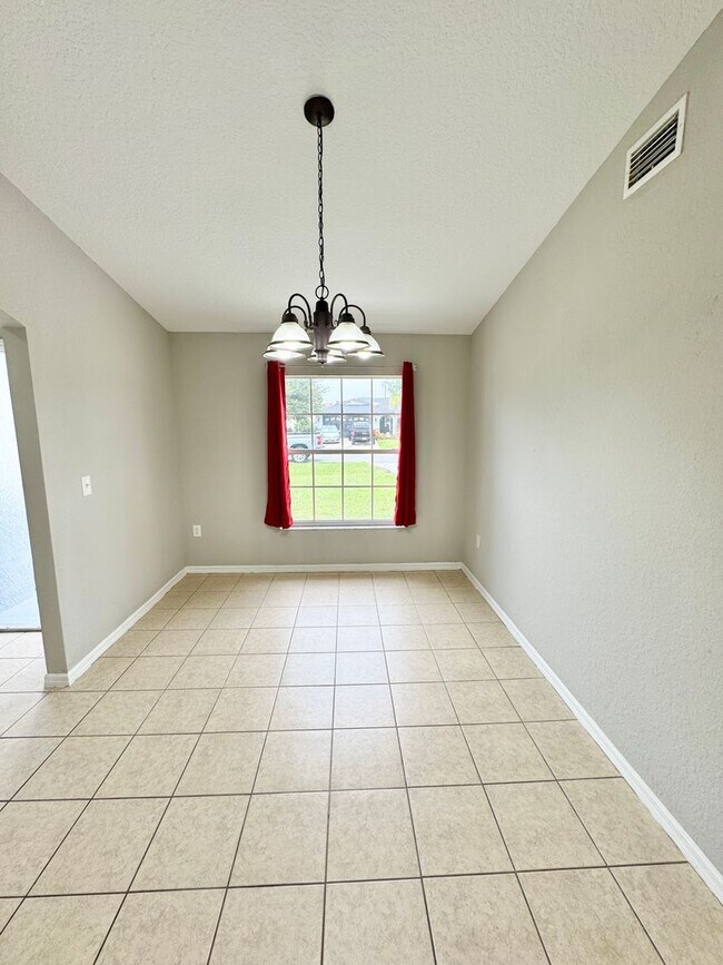 Building Photo - 4 Bedroom 2 Bath Home in Poinciana Village 3